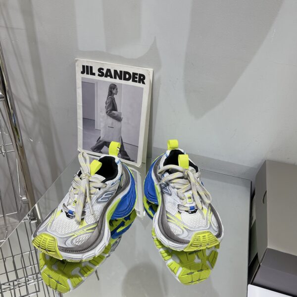 Balenciaga's new 10XL large soled sports shoes - Image 2