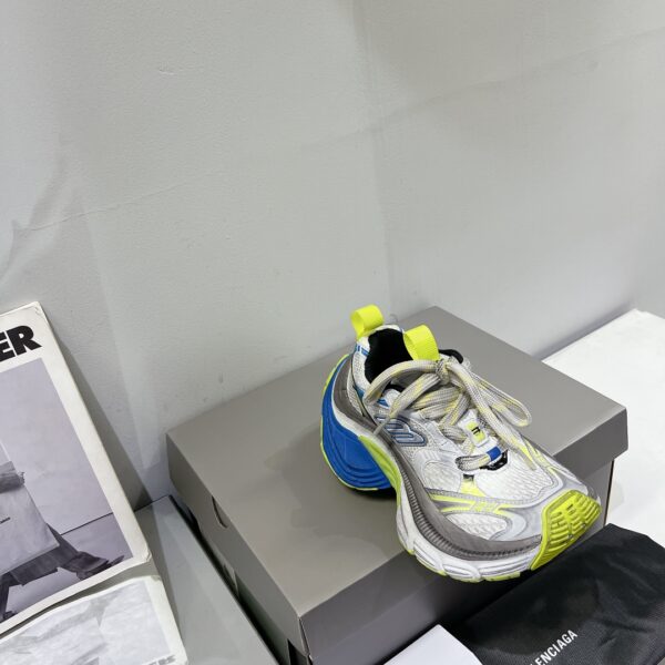 Balenciaga's new 10XL large soled sports shoes - Image 3