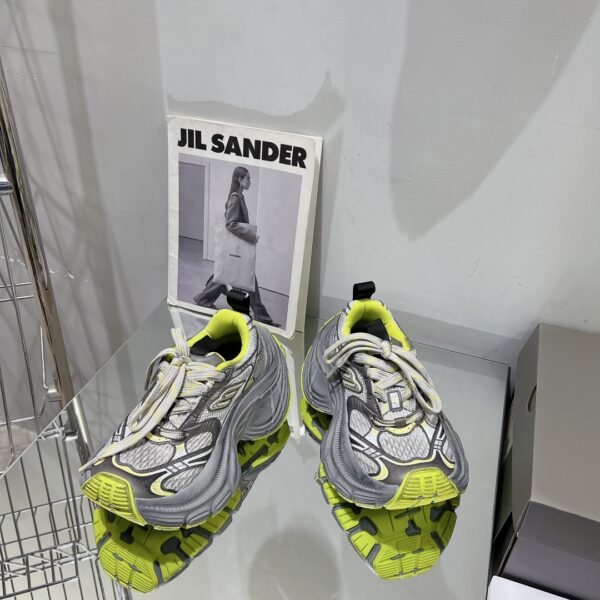 Balenciaga's new 10XL large soled sports shoes - Image 2