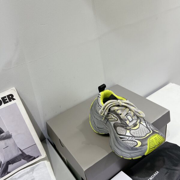 Balenciaga's new 10XL large soled sports shoes - Image 3