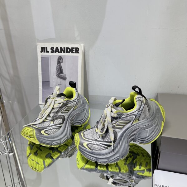 Balenciaga's new 10XL large soled sports shoes - Image 4