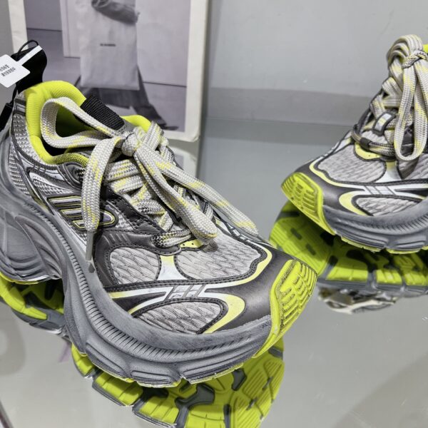 Balenciaga's new 10XL large soled sports shoes - Image 5