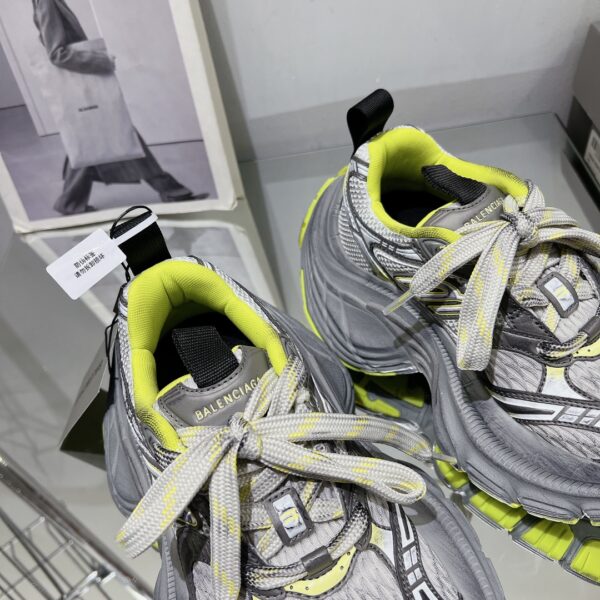 Balenciaga's new 10XL large soled sports shoes - Image 6