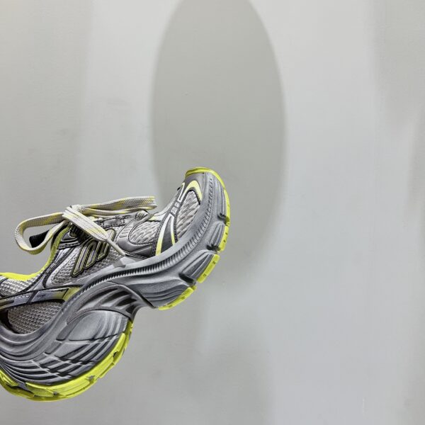 Balenciaga's new 10XL large soled sports shoes - Image 8
