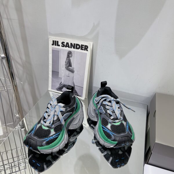 Balenciaga's new 10XL large soled sports shoes - Image 2