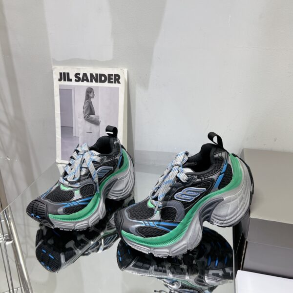 Balenciaga's new 10XL large soled sports shoes - Image 4