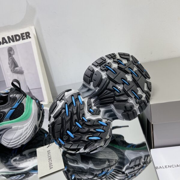 Balenciaga's new 10XL large soled sports shoes - Image 7