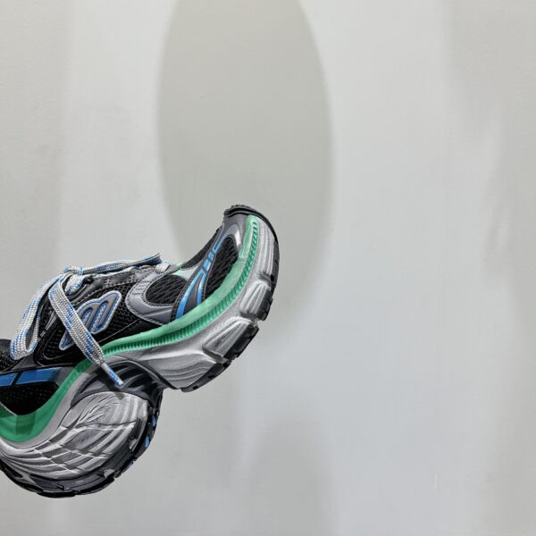 Balenciaga's new 10XL large soled sports shoes - Image 8