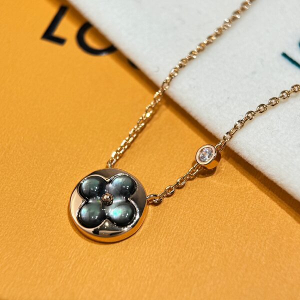 LV Round Gray Shell Necklace - Image 3