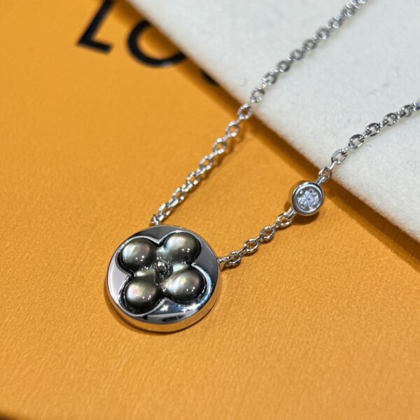 LV Round Gray Shell Necklace - Image 4