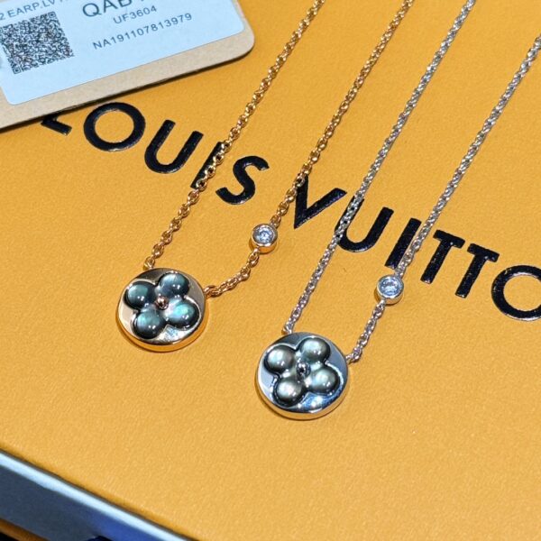 LV Round Gray Shell Necklace - Image 7