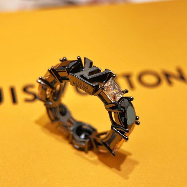 LV LIGHT ring