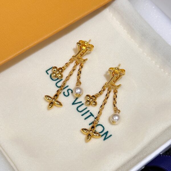 LV ear studs and earrings - Image 3