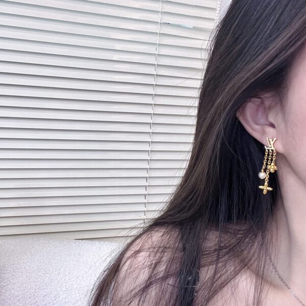 LV ear studs and earrings - Image 4