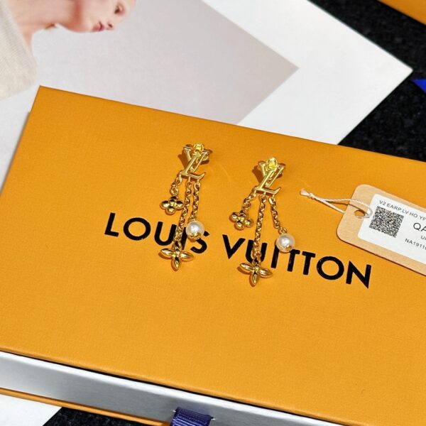 LV ear studs and earrings - Image 7