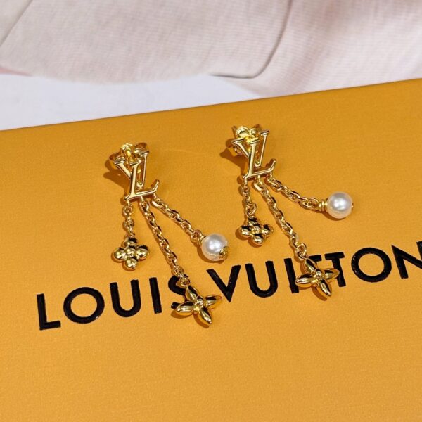 LV ear studs and earrings - Image 8