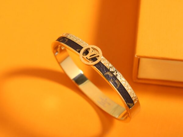 LV bracelet with vintage pattern