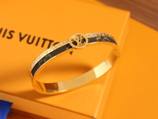 LV bracelet with vintage pattern - Image 3