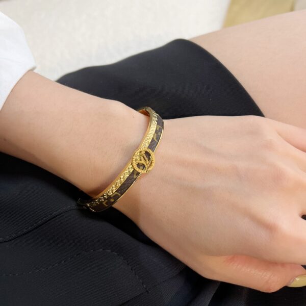 LV bracelet with vintage pattern - Image 4