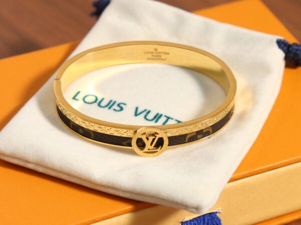 LV bracelet with vintage pattern - Image 5