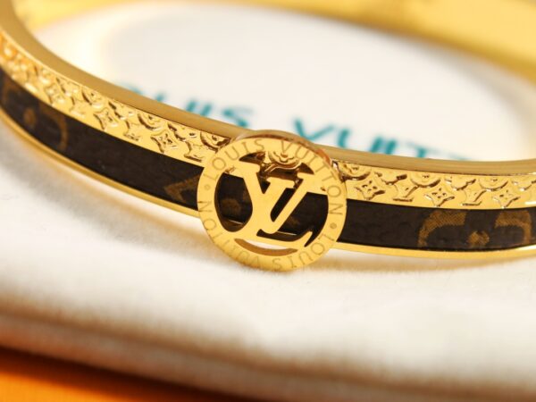 LV bracelet with vintage pattern - Image 6