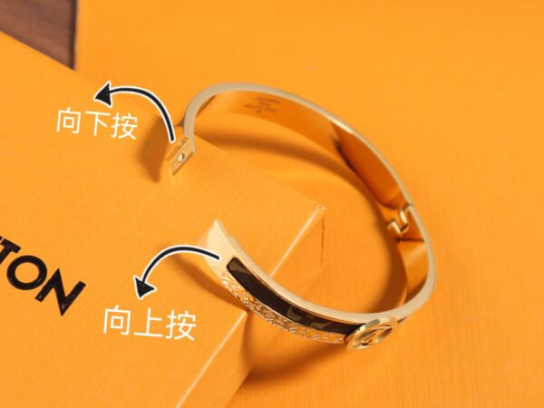 LV bracelet with vintage pattern - Image 8