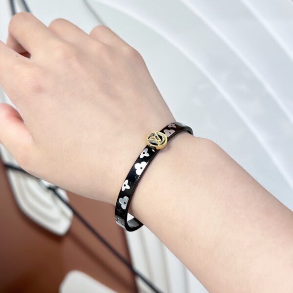 LV Clover Bracelet Bracelet - Image 4