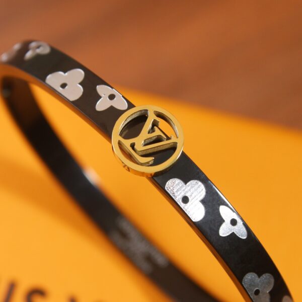 LV Clover Bracelet Bracelet - Image 5