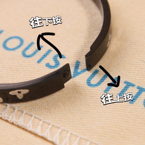 LV Clover Bracelet Bracelet - Image 7