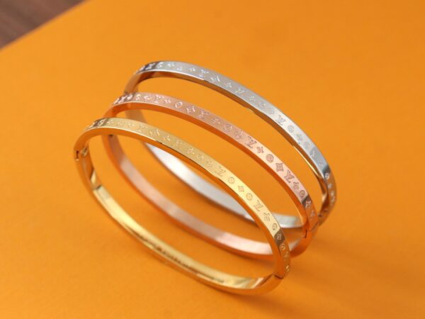 LV bracelet with vintage pattern - Image 3
