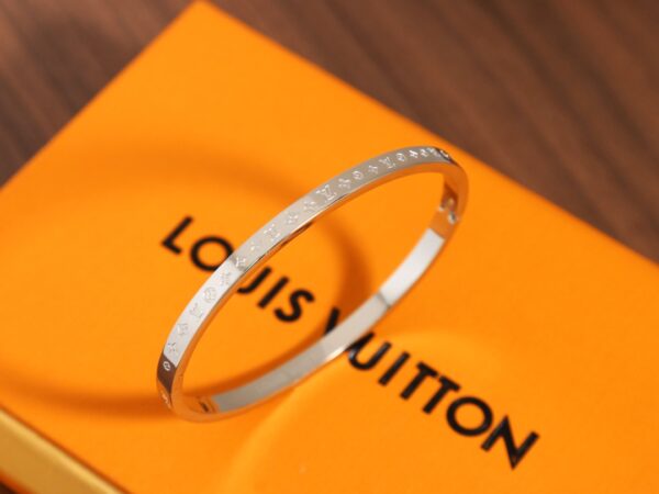 LV bracelet with vintage pattern - Image 4