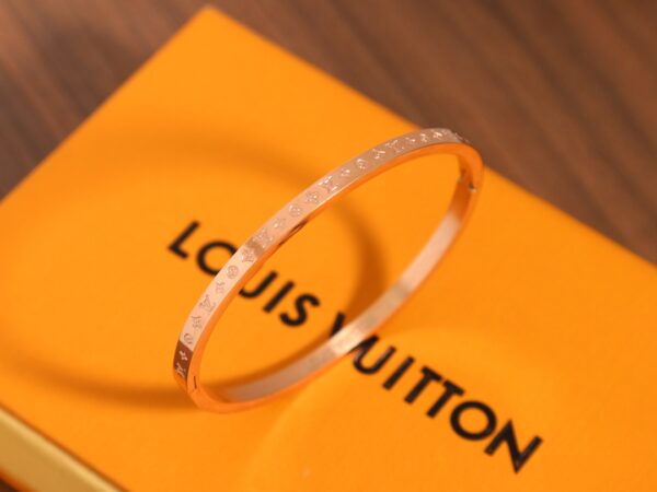 LV bracelet with vintage pattern - Image 5