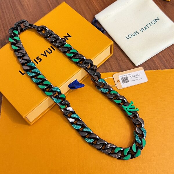 LV Cuban Chain - Image 7
