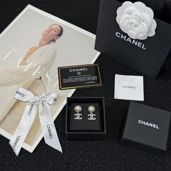 Chanel C1 Double C Pearl Earnail Earrings - Image 2