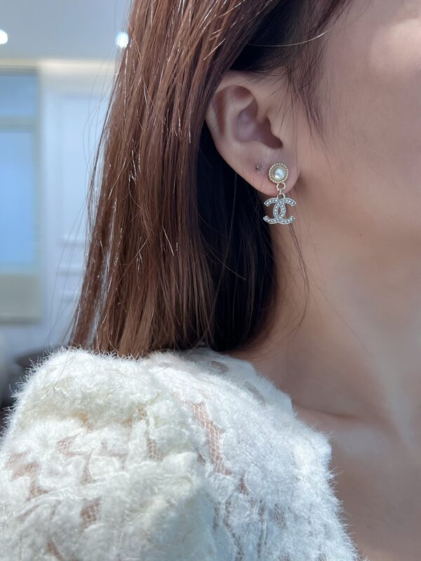 Chanel C1 Double C Pearl Earnail Earrings - Image 3