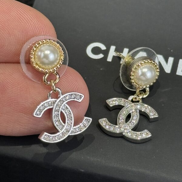 Chanel C1 Double C Pearl Earnail Earrings - Image 4