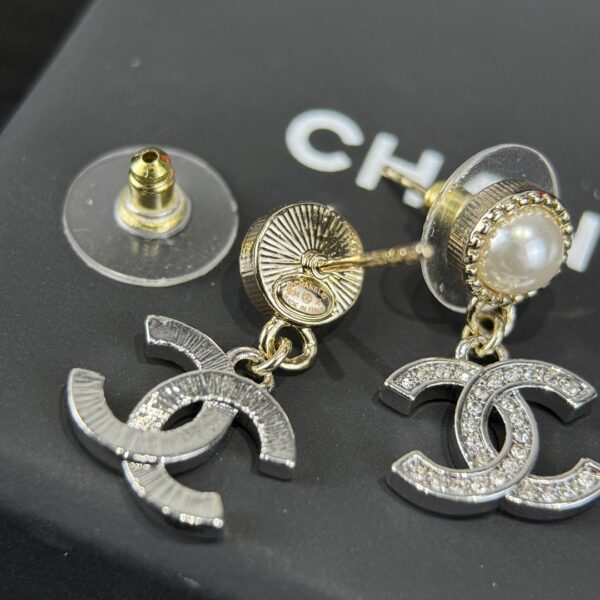 Chanel C1 Double C Pearl Earnail Earrings - Image 6
