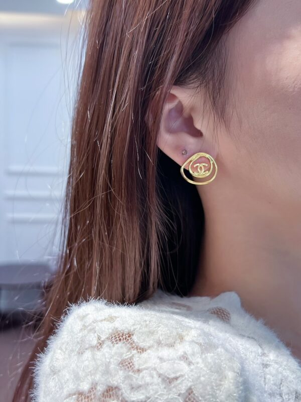 Chanel C1 Double C Pearl Earnail Earrings - Image 3