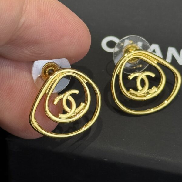 Chanel C1 Double C Pearl Earnail Earrings - Image 4