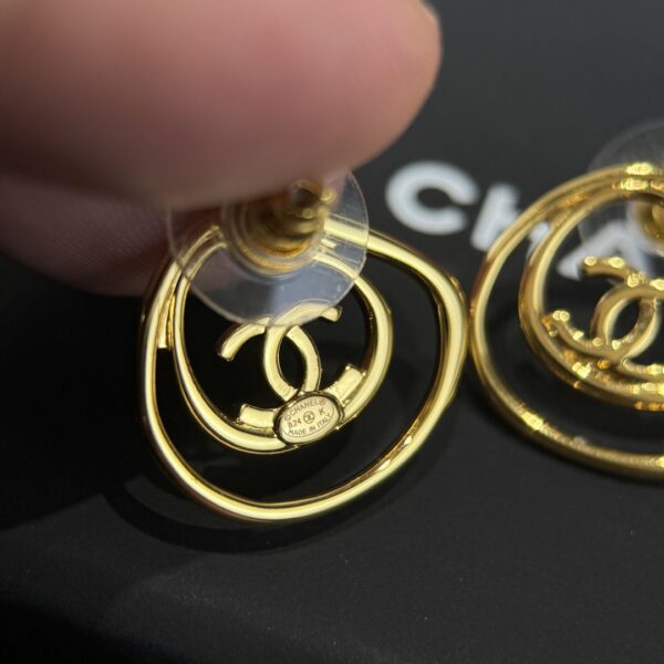 Chanel C1 Double C Pearl Earnail Earrings - Image 6