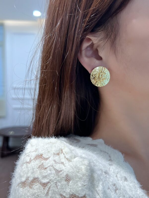 Chanel C1 Double C Gold Letter Disc Lava Earrings - Image 3