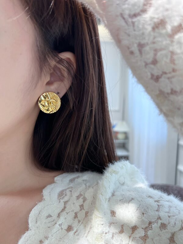 Chanel C1 Double C Gold Letter Disc Lava Earrings - Image 5