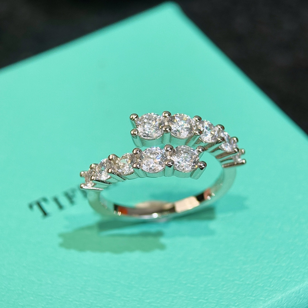 Tiffany&CO Interwoven Single Row Round Diamond Ring - Image 4