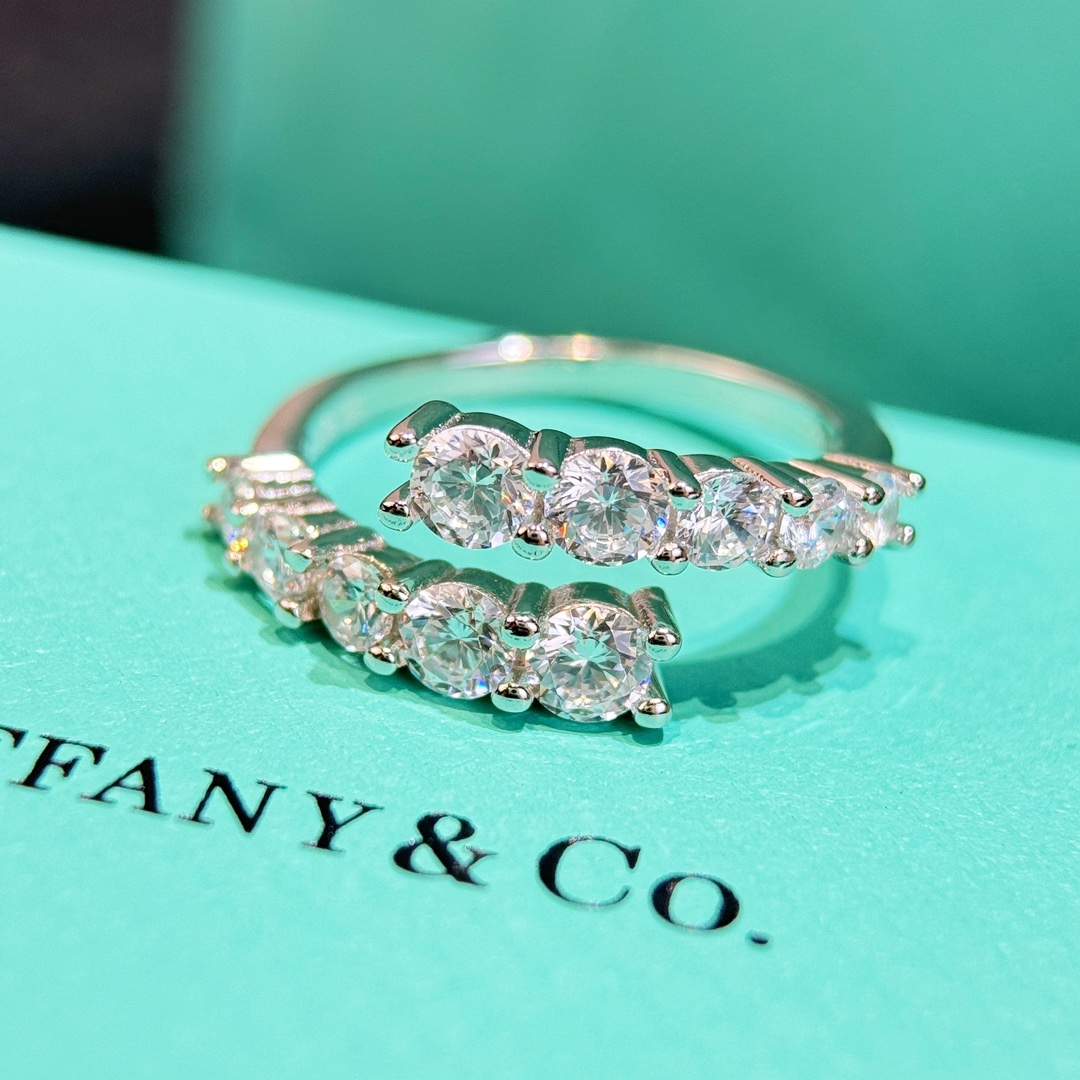 Tiffany&CO Interwoven Single Row Round Diamond Ring - Image 6