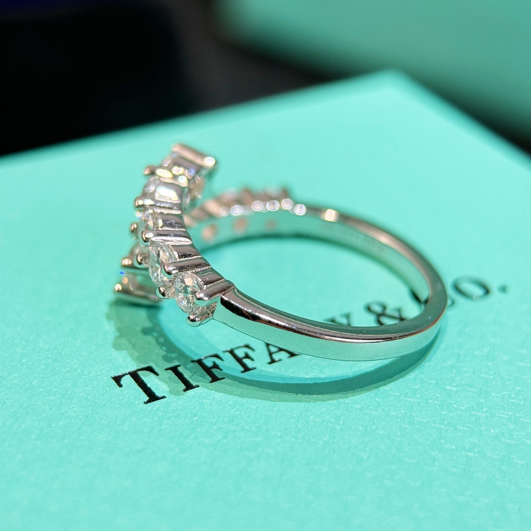 Tiffany&CO Interwoven Single Row Round Diamond Ring - Image 8