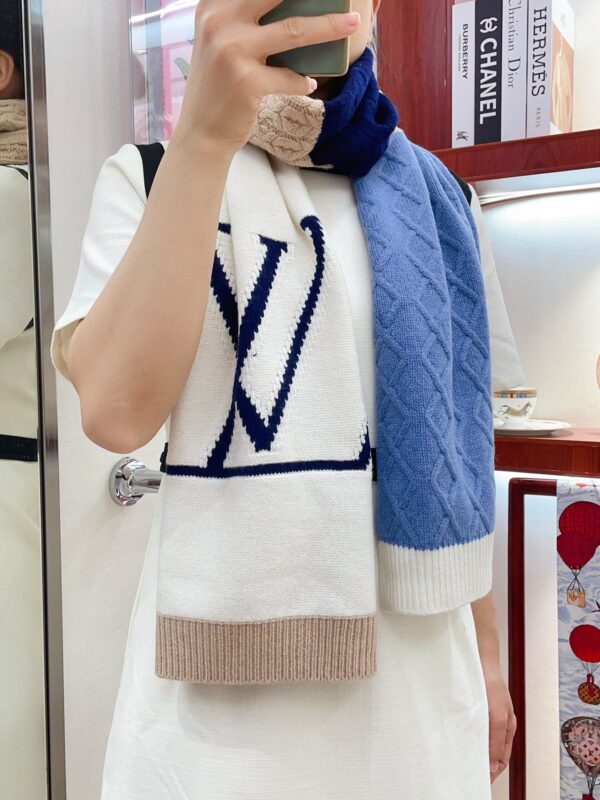 LV Thick Cashmere Scarf - Image 2
