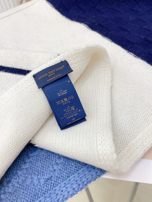 LV Thick Cashmere Scarf - Image 6
