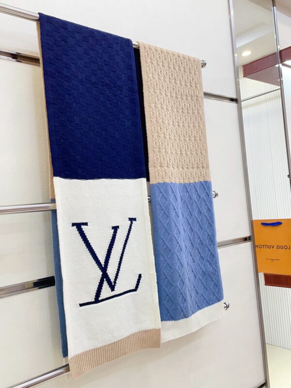 LV Thick Cashmere Scarf - Image 7