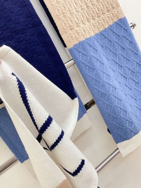 LV Thick Cashmere Scarf - Image 8