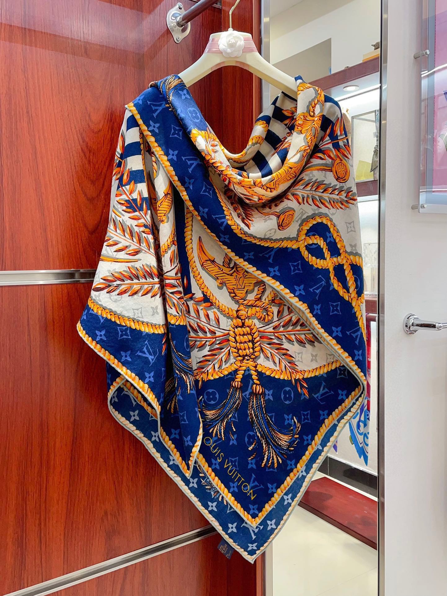 LV cashmere shawl - Image 6